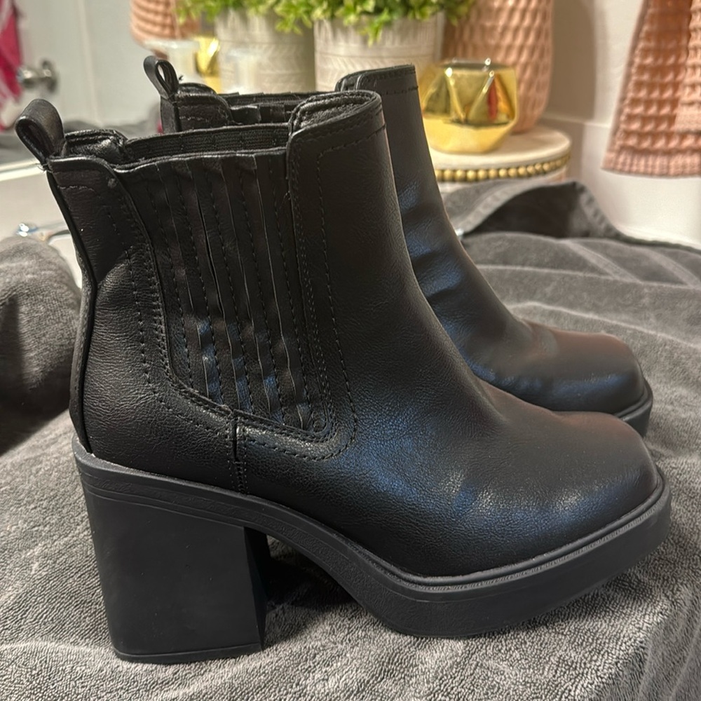 MIA boots